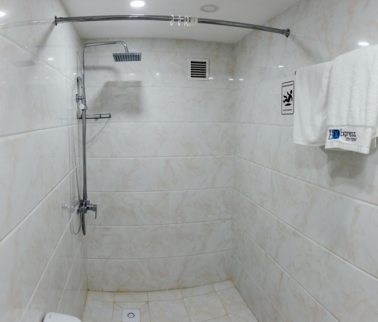 Express City Hotel Shymkent Ngoại thất bức ảnh